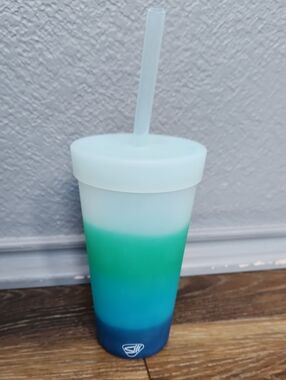 Silipint 22 oz Straw Tumbler Mountain Air Blue Teal Green Ombre
